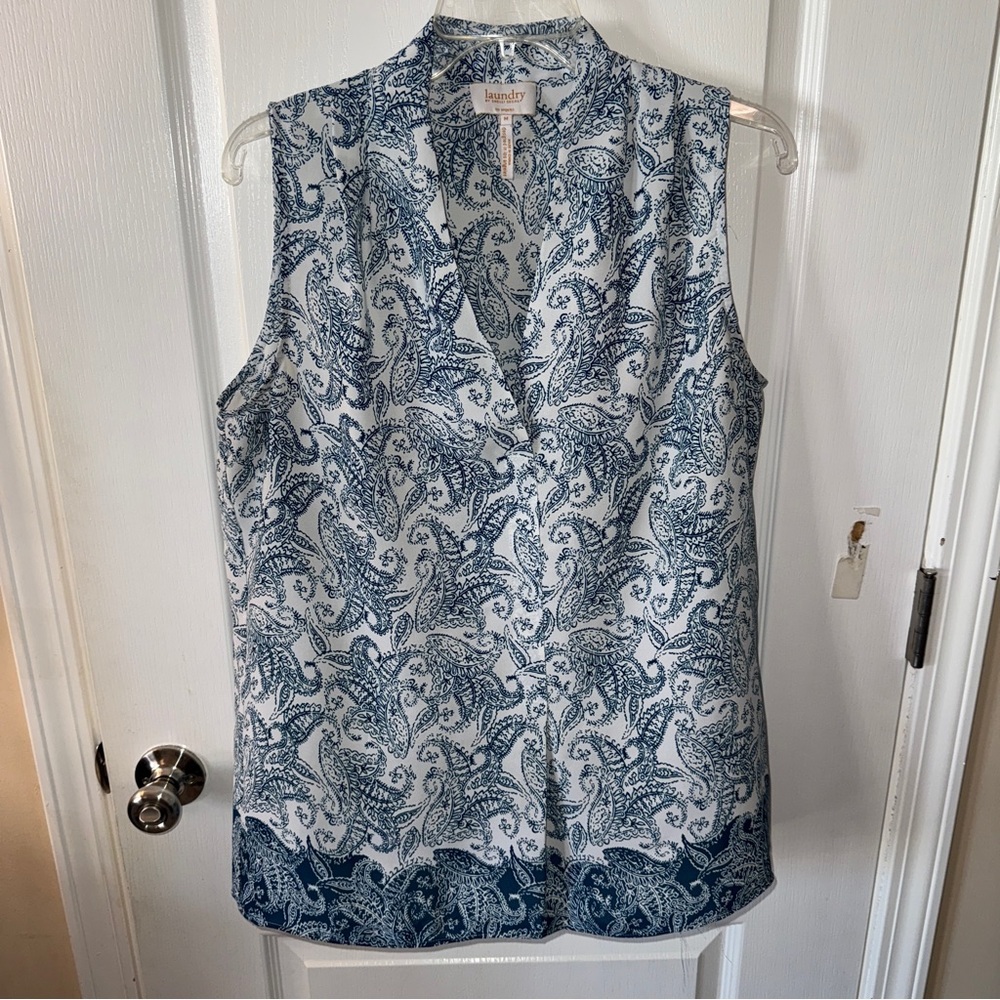 Laundry By Shelli Segal Blue and White Paisley Sleeveless V-Neck Top